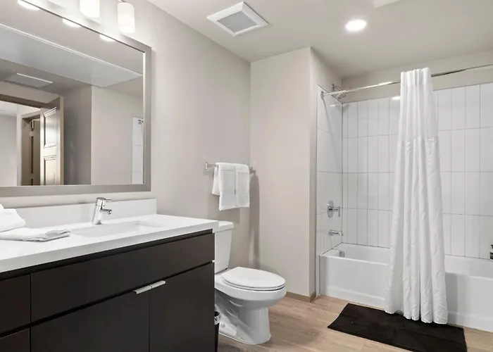 Cozysuites At Cuvee Apartment *