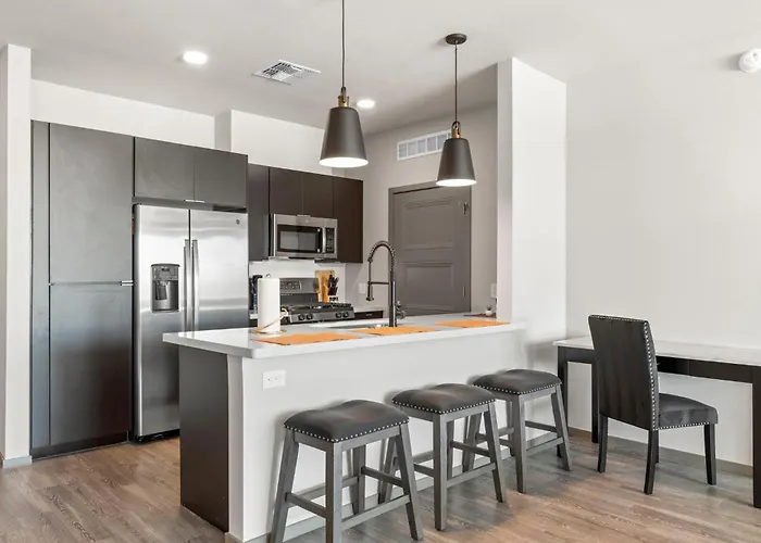 Cozysuites At Cuvee Apartment