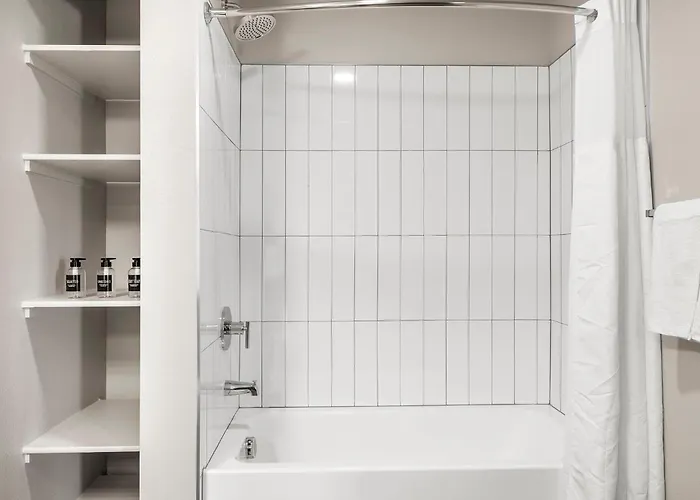 Cozysuites At Cuvee Apartment *