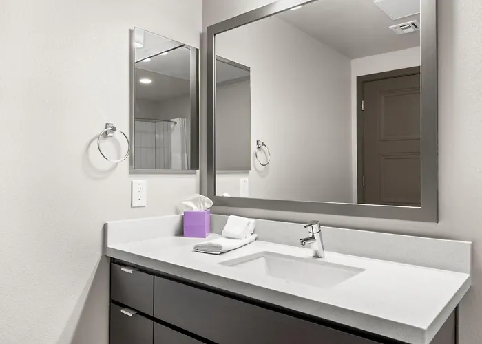 Cozysuites At Cuvee Apartment *